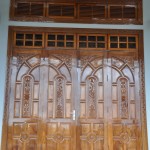 loại cửa gỗ này được chúng tôi làm bằng các loại gỗ hương, gỗ cẩm xe và gỗ cà chít, hi vọng mang lại cho ngôi nhà bạn sự hài hòa, sang trọng và độc đáo.