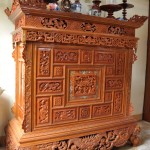 Loại tủ thờ này được làm bằng gỗ hương, gỗ cà te và từ ngày xưa được gọi là án tứ linh mười bảy mặt, tạo sự độc đáo và sang trọng cho nhà bạn.